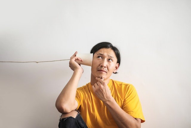 how to keep a conversation going - listen